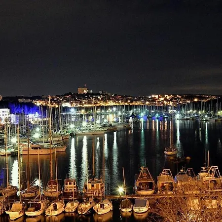 Апартаменти Andrea Пула